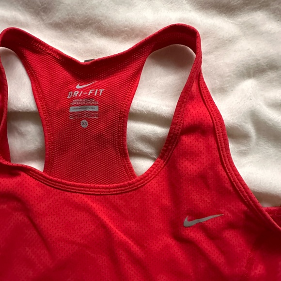 Nike tank top - Picture 2 of 2